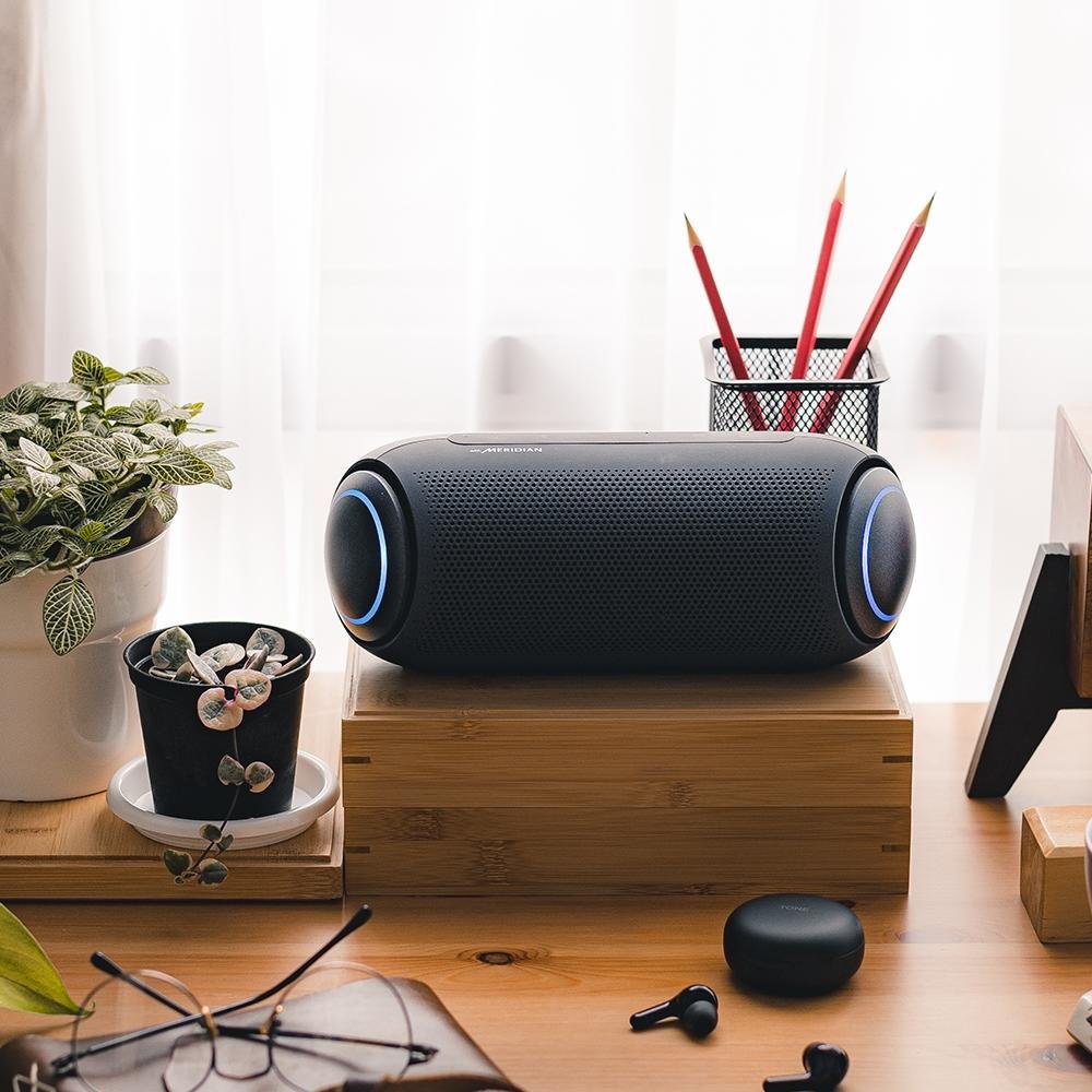 Caixa de Som Portátil LG Xboom Go, 30W RMS, Bluetooth, USB, Resistente a Água - PL7