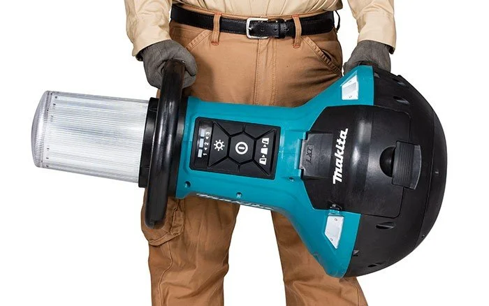 Refletor Led A Bateria Makita 18v + 18v SML810